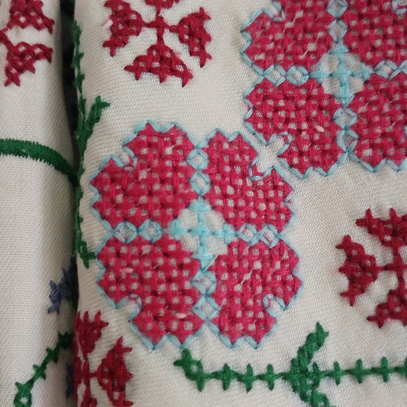 FARM Rio Embroidered Boho Peasant Blouse - Picture 6 of 8